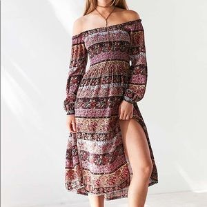 Kimchi & Blue Jannie Off the Shoulder Midi Dress